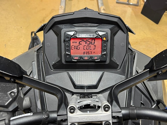 Polaris 650 Indy XCR 136 -24 4 of 4