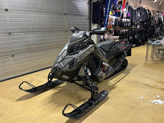 Polaris 650 Indy XCR 136 -24 2 of 4