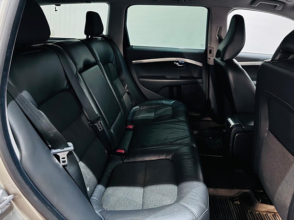 Volvo V70 8 of 19
