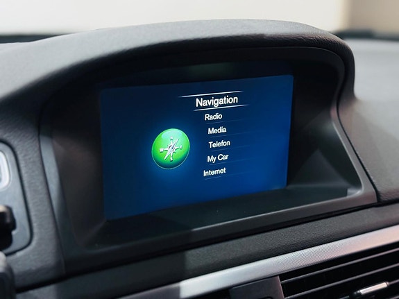 Volvo V70 12 of 19