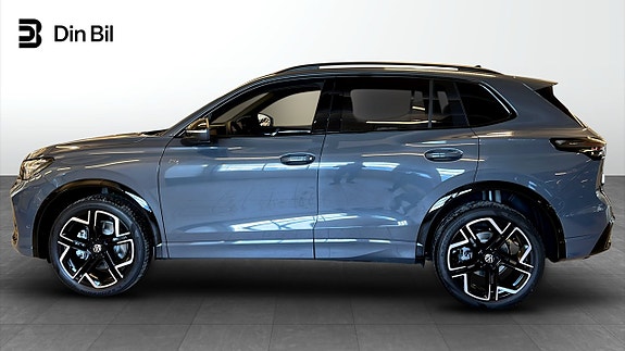Volkswagen Tiguan 2 of 5