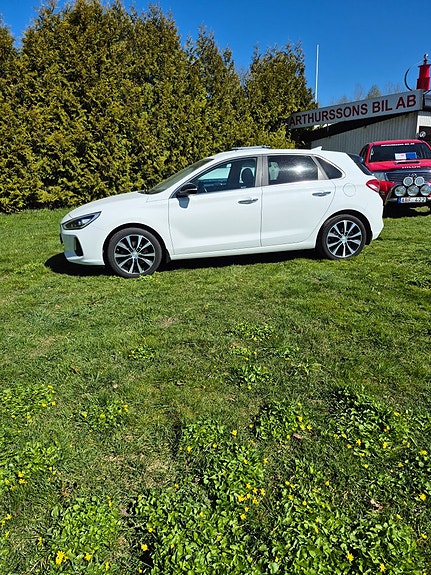 Hyundai i30 2 of 5