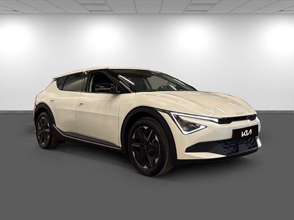 Kia EV6 3 of 15