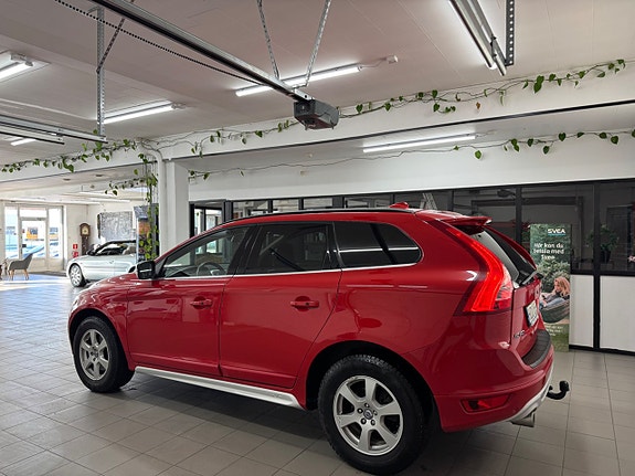 Volvo XC60 2 of 5