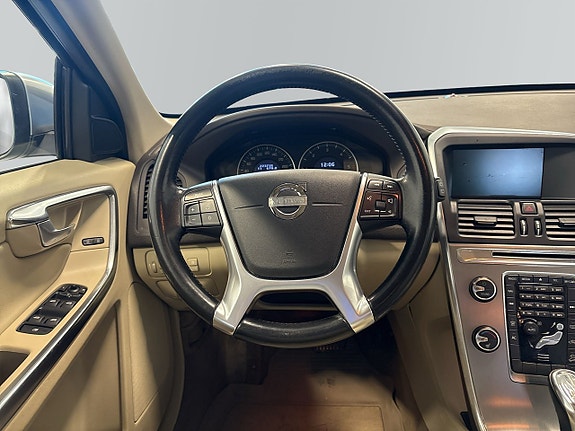 Volvo XC60 12 of 12