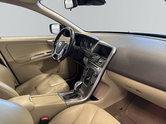 Volvo XC60 10 of 12