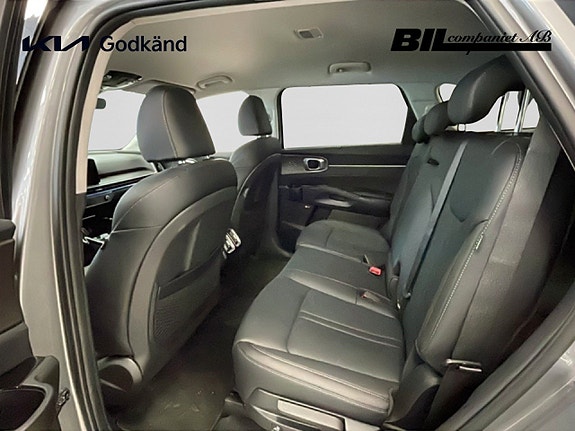 Kia Sorento 9 of 18