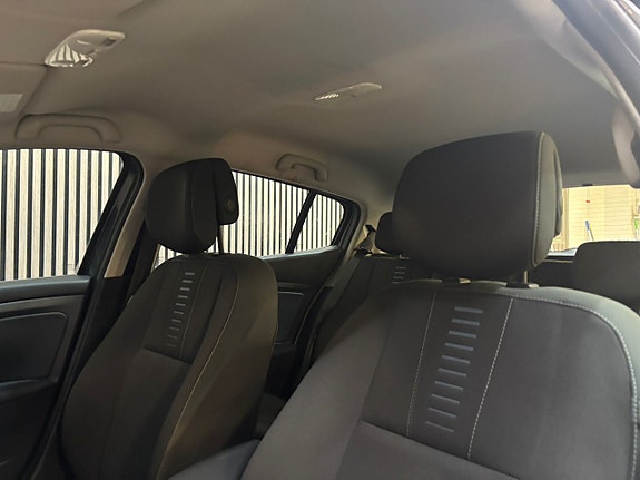 Renault Megane 23 of 23