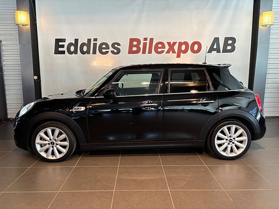 MINI Cooper S 2 of 5