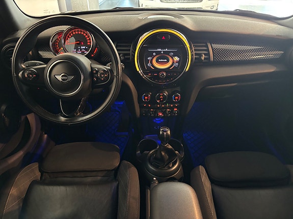 MINI Cooper S 7 of 14
