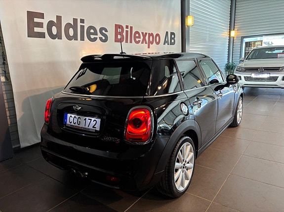 MINI Cooper S 4 of 5