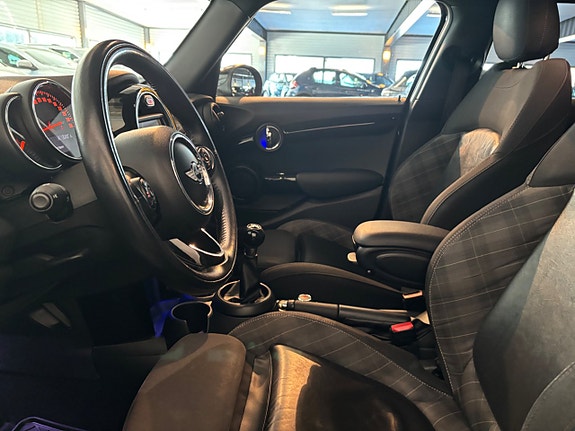 MINI Cooper S 5 of 5