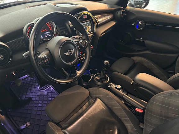 MINI Cooper S 6 of 14