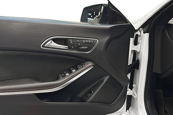 Mercedes-Benz CLA220 14 of 15