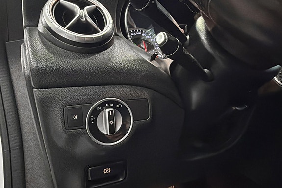 Mercedes-Benz CLA220 13 of 15