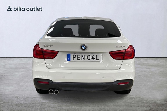 BMW 330i 4 of 5