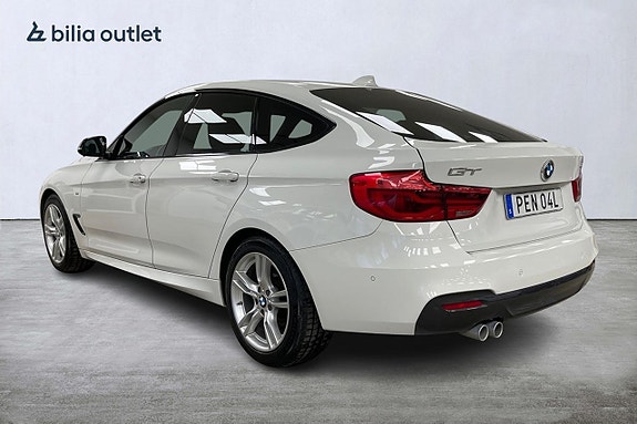 BMW 330i 2 of 5