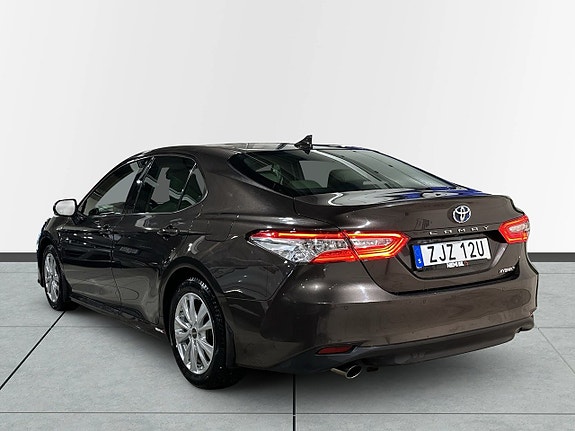 Toyota Camry 5 of 5
