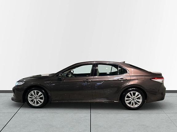Toyota Camry 4 of 5