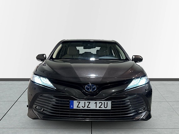 Toyota Camry 2 of 5