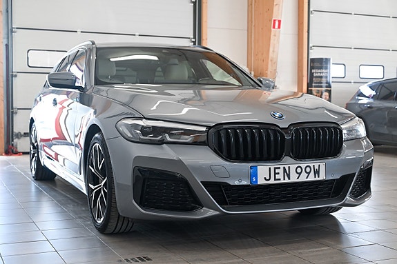 BMW 530e 3 of 5