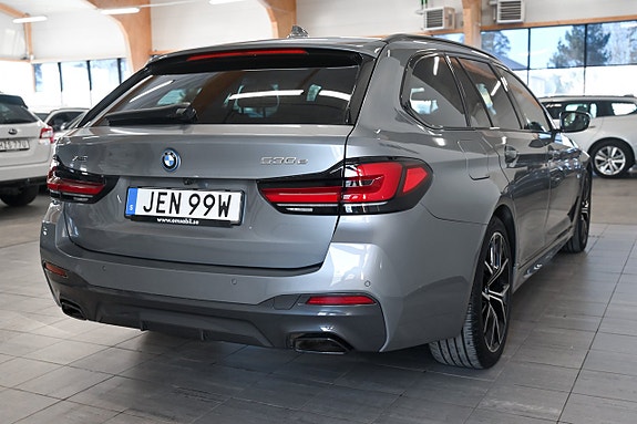 BMW 530e 4 of 5
