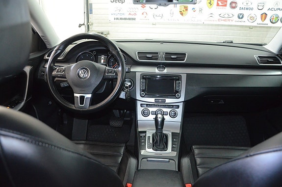 Volkswagen Passat 10 of 15