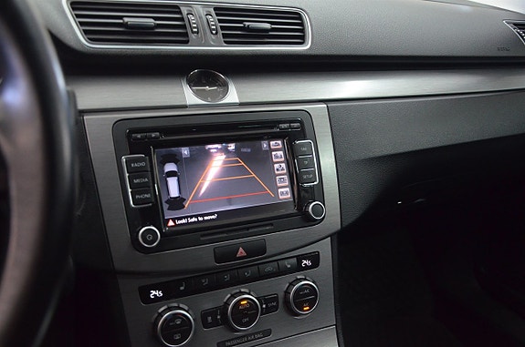 Volkswagen Passat 11 of 15