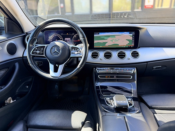 Mercedes-Benz E220 5 of 5