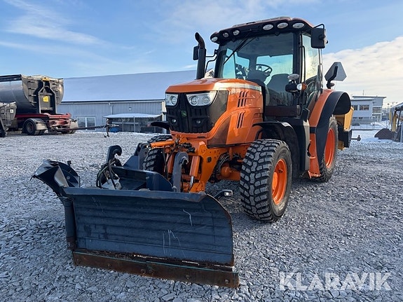 Traktor John Deere 6110R Plogutrustad