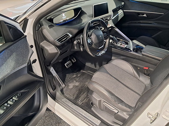 Peugeot 3008 2 of 5