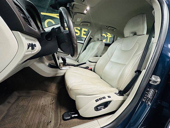 Volvo V40 Cross Country 9 of 20