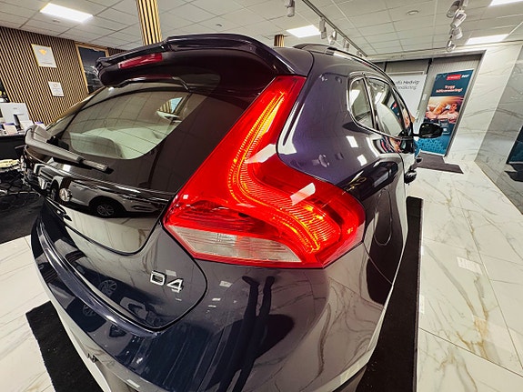 Volvo V40 Cross Country 18 of 20