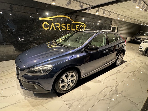 Volvo V40 Cross Country 2 of 20