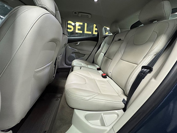 Volvo V40 Cross Country 17 of 20