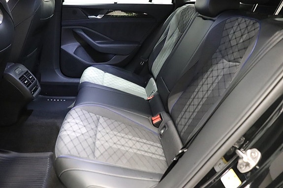 Volkswagen Passat 8 of 13