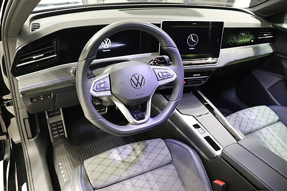 Volkswagen Passat 9 of 13