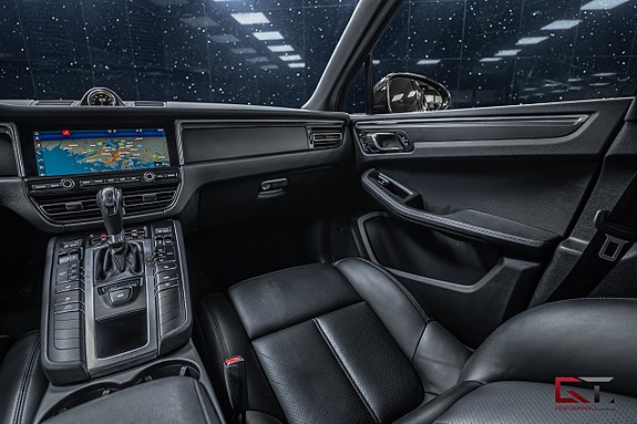 Porsche Macan 19 of 24