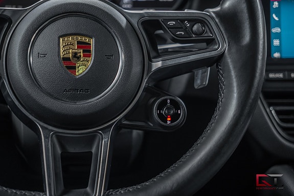 Porsche Macan 23 of 24