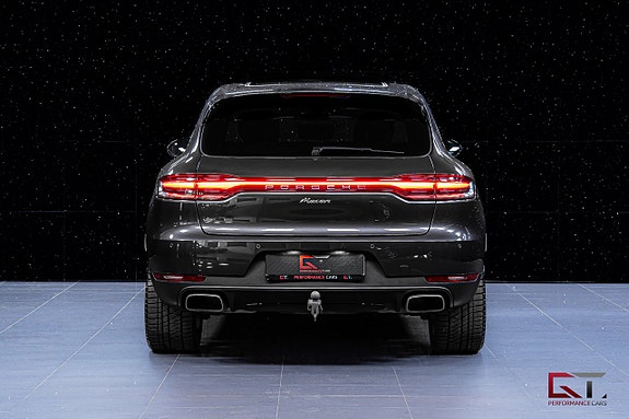 Porsche Macan 8 of 24