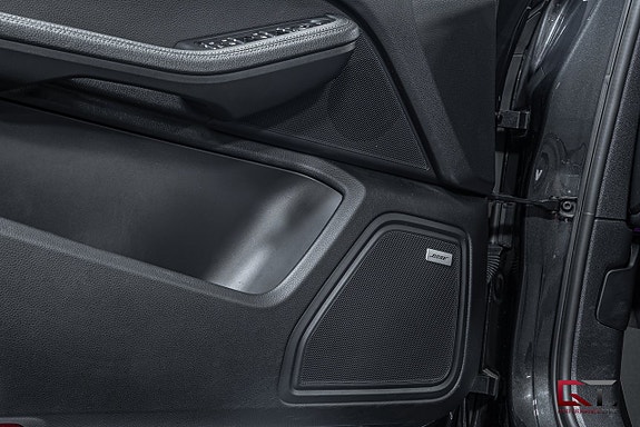 Porsche Macan 11 of 24