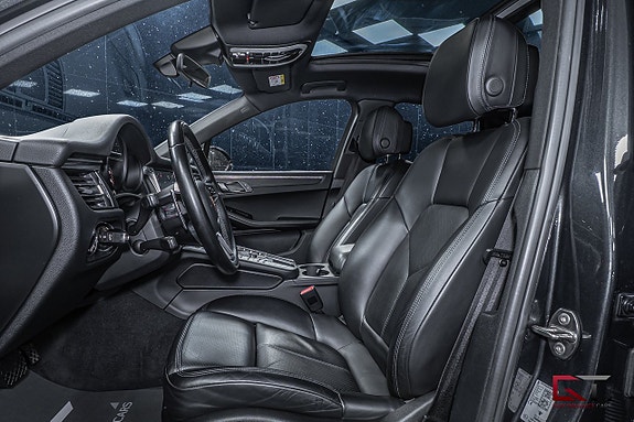 Porsche Macan 16 of 24