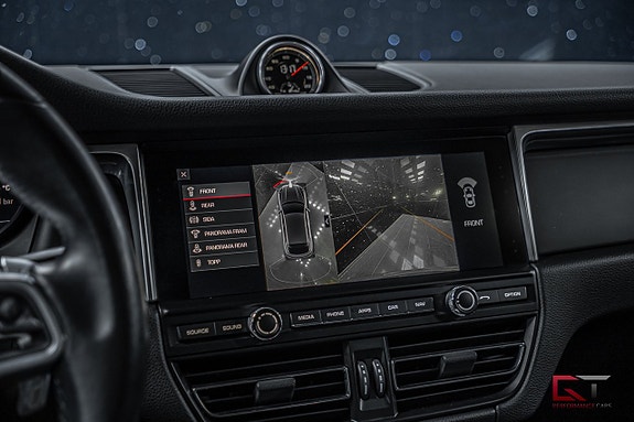 Porsche Macan 14 of 24