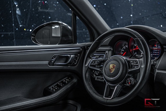 Porsche Macan 22 of 24