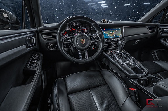 Porsche Macan 12 of 24