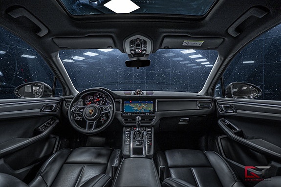 Porsche Macan 17 of 24
