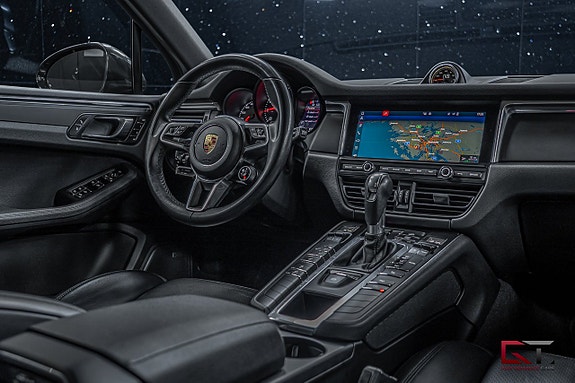 Porsche Macan 20 of 24