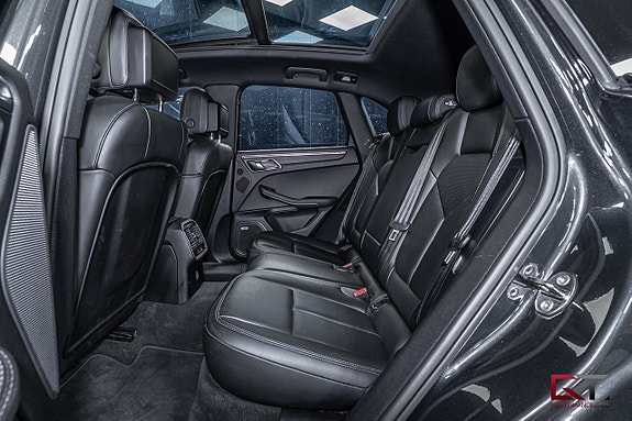 Porsche Macan 21 of 24