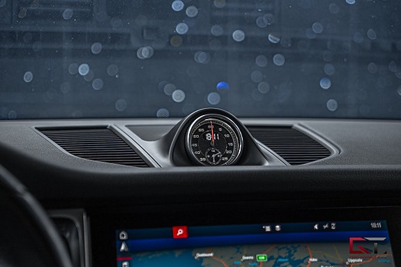Porsche Macan 15 of 24