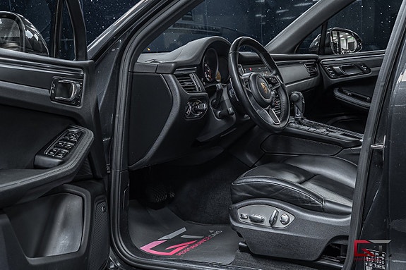 Porsche Macan 10 of 24